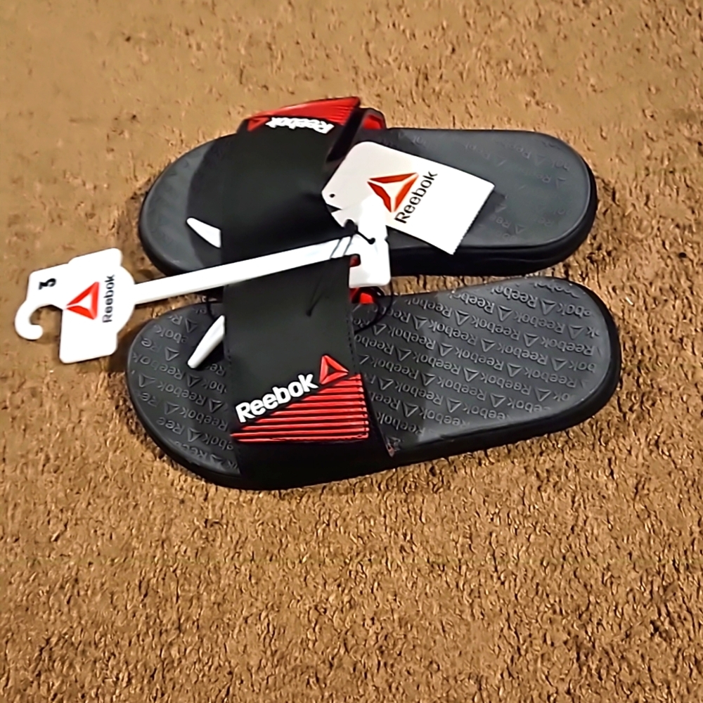 Boys Reebok slides - Picture 4 of 5